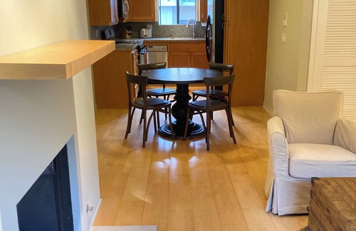 Westwood Condo | 2Bed 2bath Quiet Comfortable 10671 Wilkins Westwood Westside Condo
