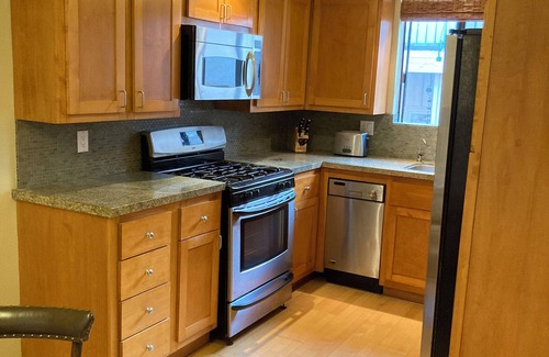 Westwood Condo | 2Bed 2bath Quiet Comfortable 10671 Wilkins Westwood Westside Condo