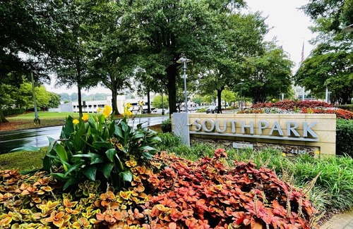 SouthPark Apartment | 2Bed/2bath w/POOLSIDE VIEW in SOUTHPARK!