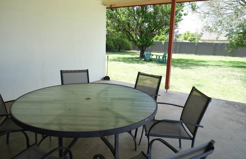 Armidale Apartment | 2Bed Creekland Cottage by Twodogfolly