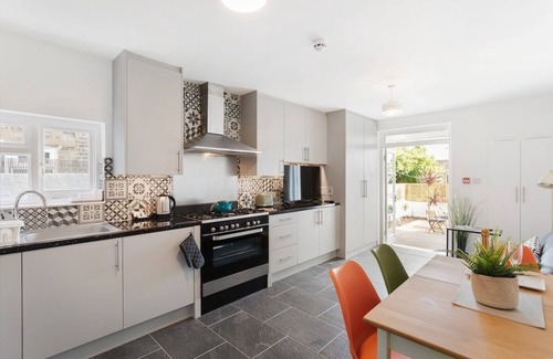 Kensal Green Apartment | 2Bed W/Garden/10mins FR Notting Hill