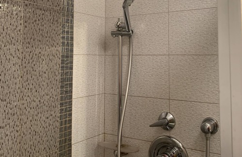 Sheepshead Bay Apartment | 2Bedroom 1+1/2 Bath Private Backyard