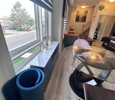 Bayview Glen Apartment | 2bedroom Townhome in South Richmond Hill