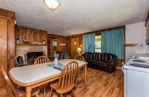 Kurtz Cottage | 2BR, 1BA cottage