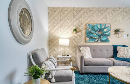 Charlotte Apartment | 2BR 1BA Duplex House King Beds Great for Small Groups Close to All Uptown Charlotte attractions