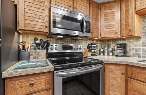 Downtown Park City Condo | 2BR 2BA Condo Main St & Town Lift access & Winter Heated Pool, Hot tubs & Sauna