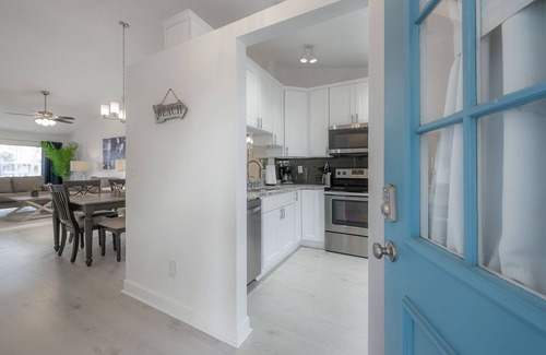 Capri Isle House | 2BR/2BA Townhouse on Treasure Island
