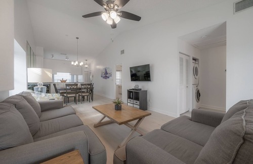 Capri Isle House | 2BR/2BA Townhouse on Treasure Island