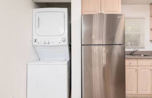 Wilton Manors Apartment | 2BR/2BA Wilton Manors Apartment w/Expansive Pool