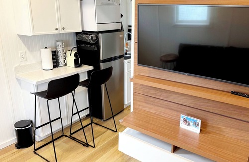 Woodland Hills House | 2BR/2BA with 2 Lofts, 2 Kitchenettes & 2 Laundries