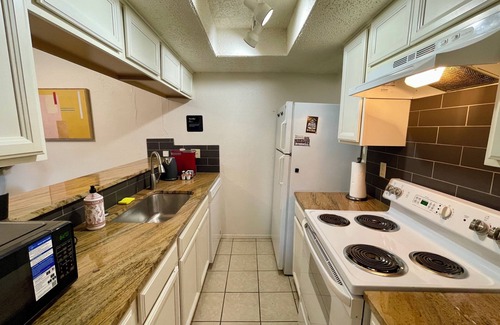 Riverside House | 2br/2bath King House 5 minutes to Downtown ATX!