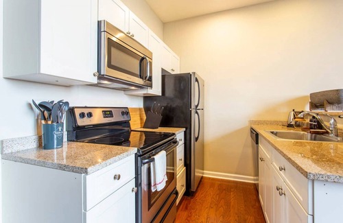 Newbold Condo | 2BR Apartment | Free Parking, Full Kitchen, 0.9 mi to Rittenhouse Sq
