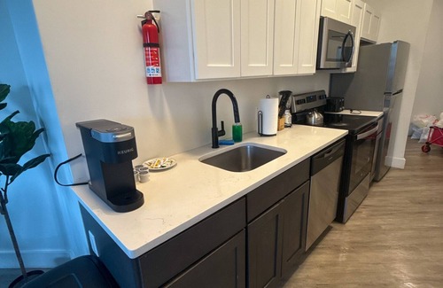 Elizabeth Apartment | 2BR apt near EWR airport 7506