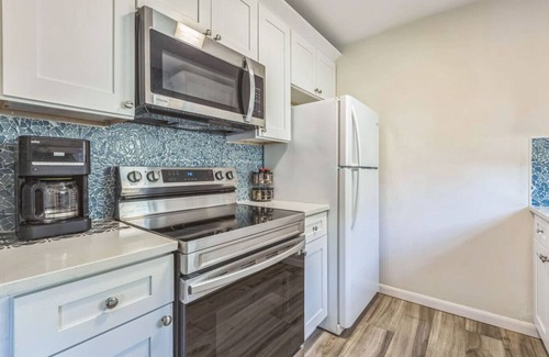 Crescent Lake Apartment | 2BR Close to Beach and Downtown!