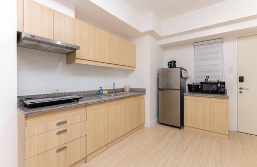 Project 4 Condo | 2BR Condo + Balcony & WiFi @ Infina Towers near LRT