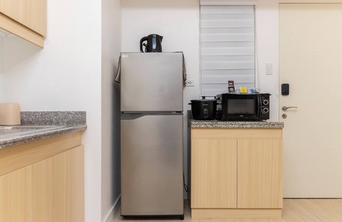 Project 4 Condo | 2BR Condo + Balcony & WiFi @ Infina Towers near LRT