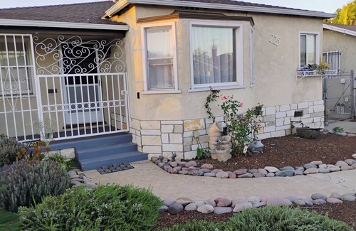 Harbor Gateway North House | 2br Cottage near Intuit, Lax,& Sofi