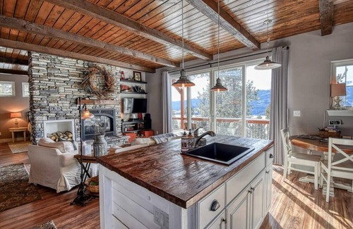 Twin Lakes Cabin | 2BR Cozy Cabin: Mountain Views & Cozy Fireplace