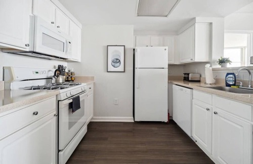 Ballston Apartment | 2BR Executive City Suite With Gym & Pool
