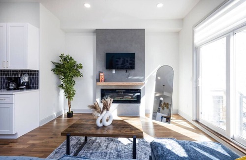 North Philadelphia West Apartment | 2BR | Fairmount Park | 10 mins to DT | Sleeps 10!