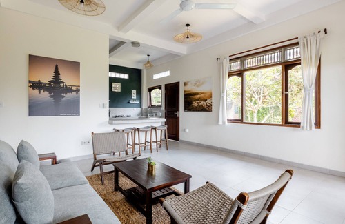 Kutuh Kaja House | 2BR Family-Friendly Villa in the Heart of Ubud with a Fully Equipped Kitchen