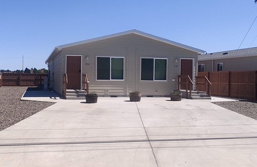 Goldendale Apartment | 2BR Fully Furnished duplex in a quiet neighborhood. Unit 1006