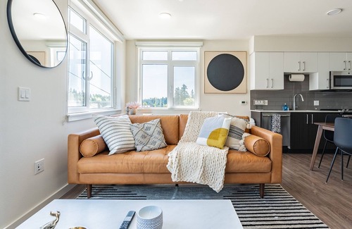 West Bellevue Apartment | 2BR | Gym, Balcony, Views | Sophari B | Bellevue
