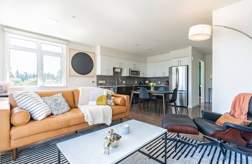 West Bellevue Apartment | 2BR | Gym, Balcony, Views | Sophari B | Bellevue