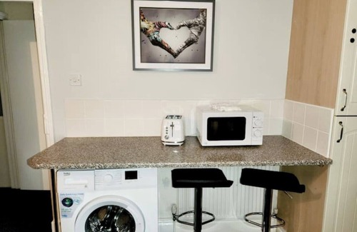 Birmingham Apartment | 2BR Home w/Smart TV, Parking near Utilita Arena