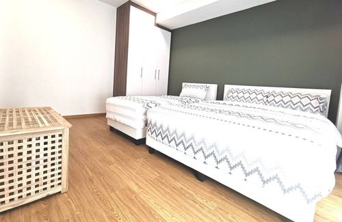 Geylang Condo | 2BR Large Bedrooms Apartment Kallang Central City