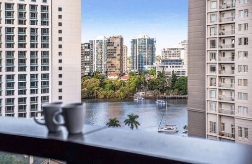 Brisbane Central Business District Apartment | 2BR Luxury Skytower -CBD -Pool -Gym -Netflix