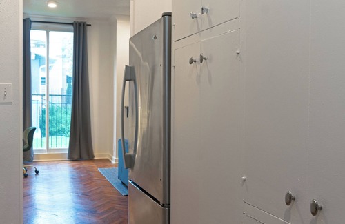 Neartown House | 2BR Montrose Stunning Space! A Foodies Dream Loc