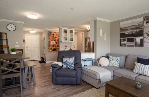 Nicklaus North Condo | 2BR | Nicklaus North Clubhouse | King Bed | Lake and Mountain View | Gas Fireplace | Parking