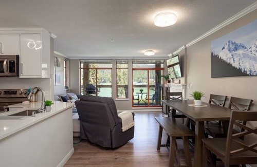 Nicklaus North Condo | 2BR | Nicklaus North Clubhouse | King Bed | Lake and Mountain View | Gas Fireplace | Parking