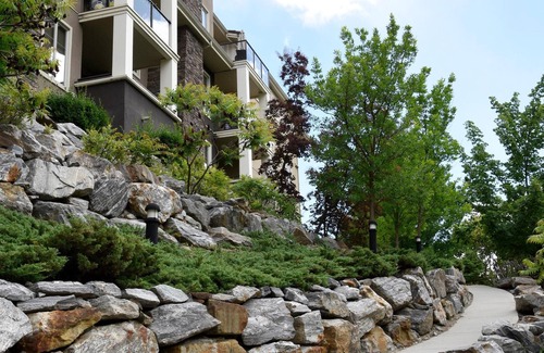 Quail Ridge Condo | 2BR Plus Den - Relaxing and Spacious - Pool - Close to Golf, Wineries, Downtown