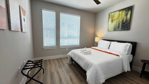 McNeil Apartment | 2BR Retreat -Gym Pool Parking
