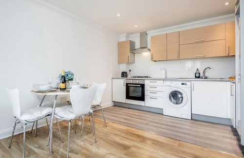 Alibon Apartment | 2BR-Sleeps4-Parking-EastLondon