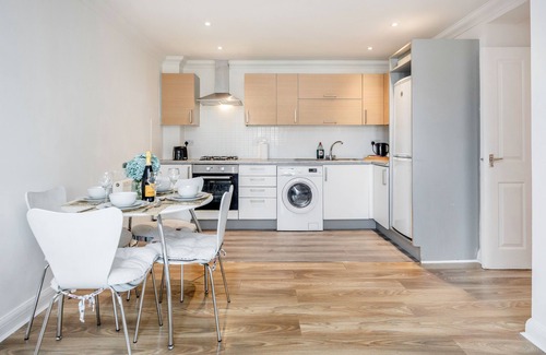 Alibon Apartment | 2BR-Sleeps4-Parking-EastLondon