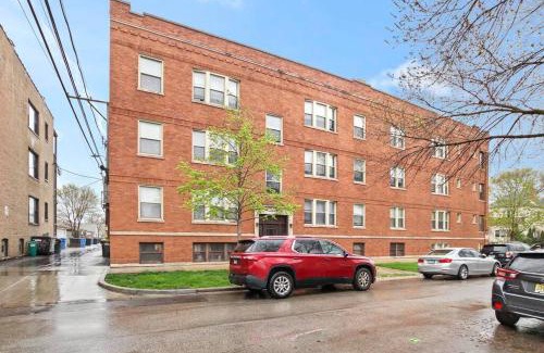Avondale Apartment | 2BR Stylish Apartment in Avondale close to Shops - Roscoe 1W