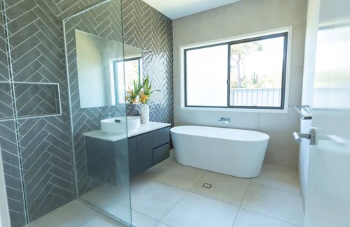 Buderim House | 2BR Suite with Lounge, Bath & Workstation