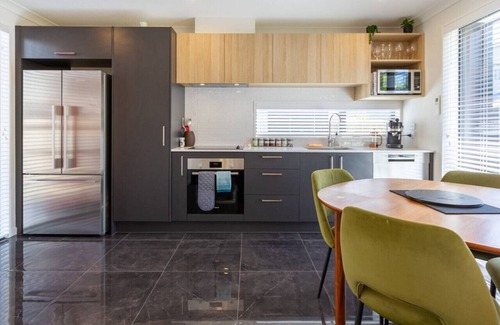 Riccarton House | 2BR Townhouse, Riccarton Mall, Hagley Park