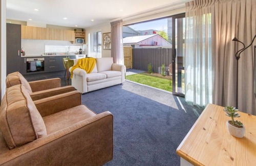 Riccarton House | 2BR Townhouse, Riccarton Mall, Hagley Park