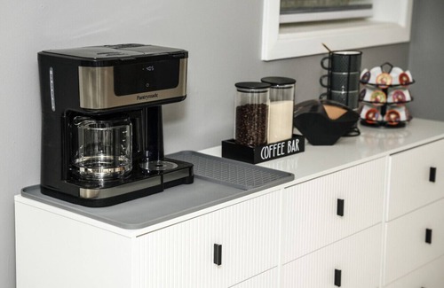 Cragin House | 2BR Traveler's Favorite, Modern and Clean