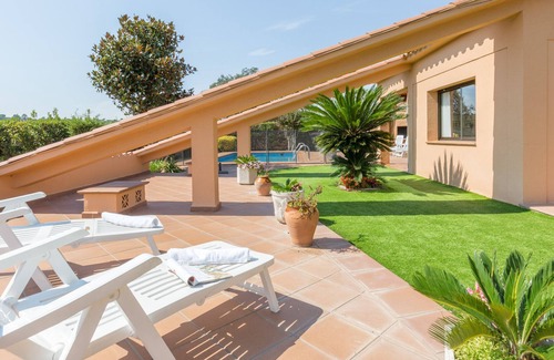 Puigventos Villa | 2CIP01-08pax - House with capacity for 08 people and private pool located in a quiet area