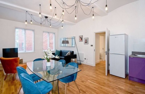 Clerkenwell Apartment | 2M Clerkenwell sleeps 6 Barrelled Ceilings