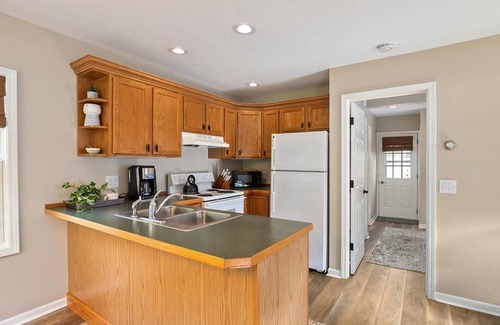 Saugatuck House | 2min walk downtown|Pet Friendly|Offstreet Parking