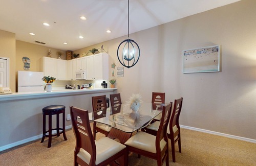 Bahama Bay Condo | 2nd-Floor Condo w/Balcony & Shared Pools, Sauna, Gym - Near Theme Parks