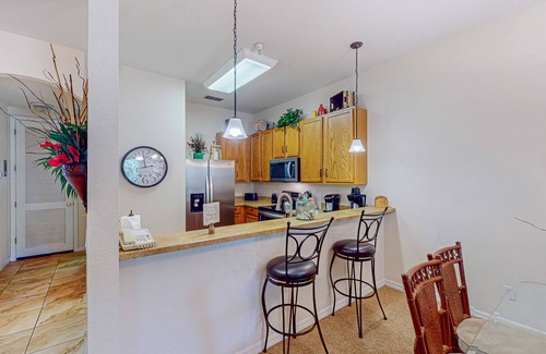 Bahama Bay Condo | 2nd floor condo w/basketball court, balcony, sauna, tennis court, shared pools