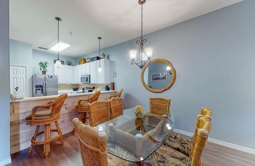 Bahama Bay Condo | 2nd floor condo w/basketball court, balcony, restaurant, near theme parks
