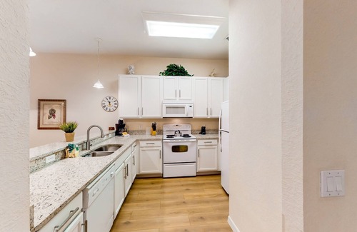 Bahama Bay Condo | 2nd floor condo w/basketball court, pools, near theme parks, tennis court
